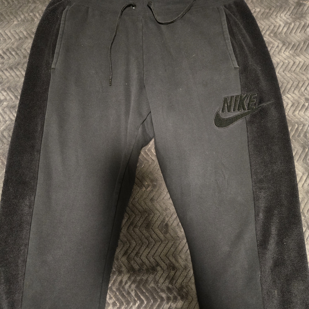 Nike Men's Luxe Black Jogger